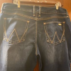 NWOT Women’s plus size Wrangler Boot Cut Jeans size 20 x34